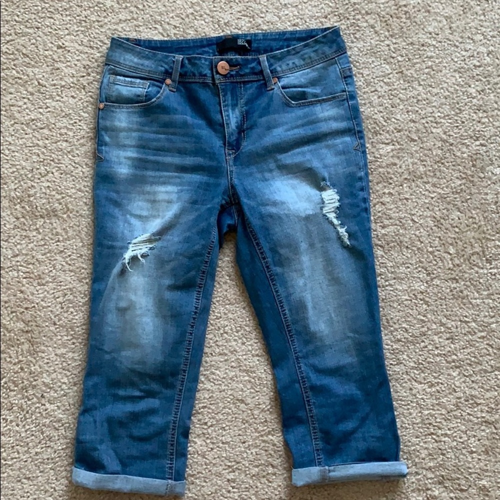 Distressed 1822 denim capris